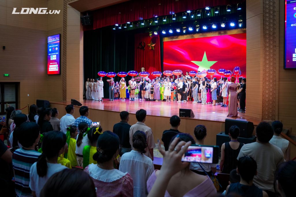Sân khấu Vietnam Open Dance