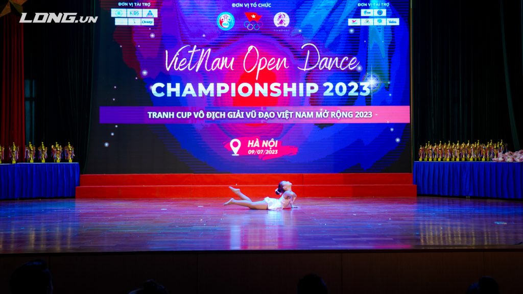 Phạm Thiên Long biểu diễn tại Vietnam Open Dance
